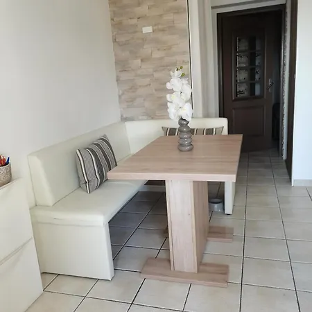 2p Au Calme, Jardin, Piscine, Vue Panoramique Et Stationnement *