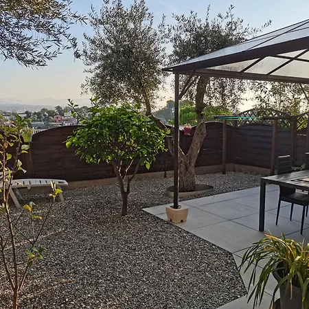 2p Au Calme, Jardin, Piscine, Vue Panoramique Et Stationnement Appartement